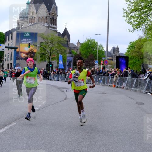 25.04.2026 - Das Zehntel Tim E. http://msf.ph/oto/9568118 25.04.2026 08:52:15 Ziel 1136, 1138, 1368, 1460, 1466, 1473, 1610, 1679, 1681, 1688, 2013, 2728, 2756, 2767, 2785, 2789, 2826, 2975, 2980, 2984, 3136, 3163, 3181, 3186, 3481, 3525, 3527, 3534, 3547, 3561, 3576, 3789, 3808, 3837 meine-sportfotos.de