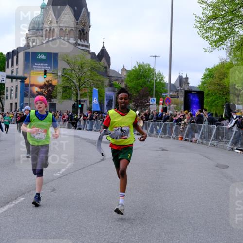 25.04.2026 - Das Zehntel Tim E. http://msf.ph/oto/9568119 25.04.2026 08:52:15 Ziel 1136, 1138, 1368, 1460, 1466, 1473, 1610, 1679, 1681, 1688, 2013, 2728, 2756, 2767, 2785, 2789, 2826, 2975, 2980, 2984, 3136, 3163, 3181, 3186, 3481, 3525, 3527, 3534, 3547, 3561, 3576, 3789, 3808, 3837 meine-sportfotos.de
