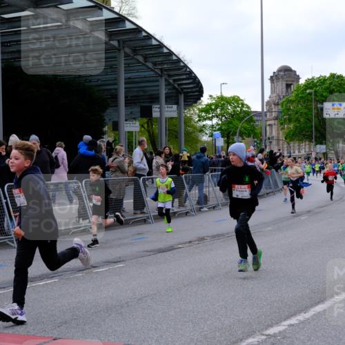 25.04.2026 - Das Zehntel Tim E. http://msf.ph/oto/9568127 25.04.2026 08:52:17 Ziel 1136, 1138, 1466, 1610, 1679, 1681, 1688, 2013, 2728, 2756, 2767, 2785, 2789, 2826, 2899, 2975, 2980, 2984, 3136, 3163, 3181, 3186, 3481, 3525, 3527, 3534, 3547, 3561, 3576, 3674, 3837 meine-sportfotos.de