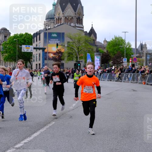25.04.2026 - Das Zehntel Tim E. http://msf.ph/oto/9568186 25.04.2026 08:52:33 Ziel 1040, 1042, 1108, 1171, 1267, 1274, 1275, 1319, 1398, 1410, 1632, 1684, 1687, 1836, 1846, 2029, 2050, 2061, 2065, 2155, 2327, 2343, 2644, 2774, 2786, 2876, 2880, 3010, 3180, 3198, 3210, 3219, 3405, 3605, 3708, 3711, 4069 meine-sportfotos.de