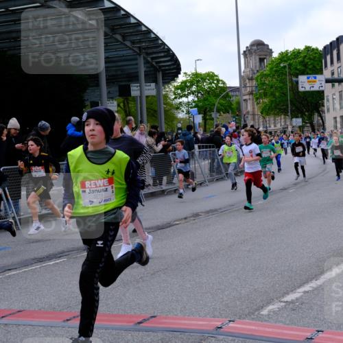 25.04.2026 - Das Zehntel Tim E. http://msf.ph/oto/9568195 25.04.2026 08:52:36 Ziel 1021, 1040, 1042, 1108, 1122, 1267, 1275, 1319, 1410, 1632, 1684, 1687, 1836, 1846, 2029, 2050, 2065, 2155, 2327, 2343, 2395, 2409, 2470, 2644, 2774, 2786, 2876, 2880, 3025, 3037, 3180, 3198, 3210, 3219, 3301, 3405, 3605, 3708, 3711, 4049 meine-sportfotos.de