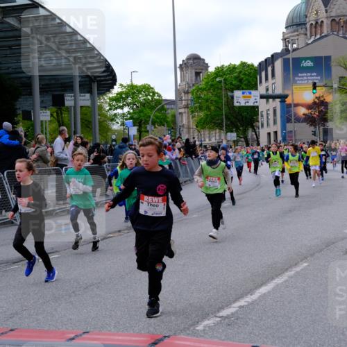 25.04.2026 - Das Zehntel Tim E. http://msf.ph/oto/9568209 25.04.2026 08:52:40 Ziel 1021, 1108, 1122, 1135, 1145, 1148, 1267, 1319, 1632, 1836, 1846, 2029, 2050, 2065, 2155, 2327, 2343, 2395, 2409, 2450, 2470, 2644, 2876, 2880, 2987, 3025, 3037, 3180, 3198, 3210, 3219, 3301, 3405, 3419, 3424, 3519, 3605, 3708, 3711, 4032, 4049 meine-sportfotos.de