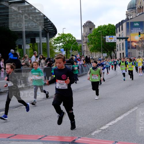 25.04.2026 - Das Zehntel Tim E. http://msf.ph/oto/9568210 25.04.2026 08:52:40 Ziel 1021, 1108, 1122, 1135, 1145, 1148, 1267, 1319, 1632, 1836, 1846, 2029, 2050, 2065, 2155, 2327, 2343, 2395, 2409, 2450, 2470, 2644, 2876, 2880, 2987, 3025, 3037, 3180, 3198, 3210, 3219, 3301, 3405, 3419, 3424, 3519, 3605, 3708, 3711, 4032, 4049 meine-sportfotos.de
