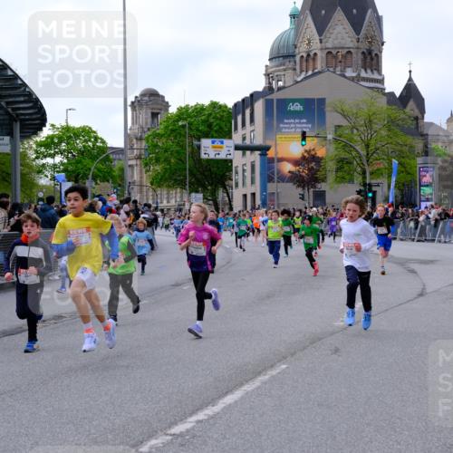 25.04.2026 - Das Zehntel Tim E. http://msf.ph/oto/9568241 25.04.2026 08:52:45 Ziel 1021, 1122, 1135, 1145, 1148, 1387, 1698, 1712, 1738, 2163, 2343, 2395, 2409, 2418, 2450, 2470, 2679, 2794, 2876, 2987, 3025, 3037, 3203, 3301, 3419, 3424, 3468, 3519, 3624, 3625, 3762, 3822, 4032, 4049 meine-sportfotos.de