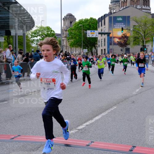 25.04.2026 - Das Zehntel Tim E. http://msf.ph/oto/9568253 25.04.2026 08:52:47 Ziel 1021, 1117, 1135, 1145, 1148, 1387, 1698, 1712, 1737, 1738, 2163, 2395, 2409, 2418, 2450, 2525, 2679, 2794, 2987, 3025, 3037, 3203, 3301, 3419, 3424, 3468, 3519, 3624, 3625, 3762, 3822, 4032, 4049 meine-sportfotos.de