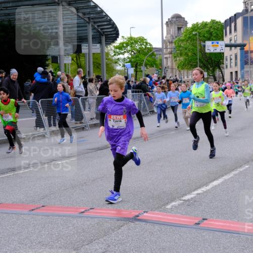 25.04.2026 - Das Zehntel Tim E. http://msf.ph/oto/9568285 25.04.2026 08:52:55 Ziel 1020, 1024, 1028, 1103, 1117, 1133, 1183, 1190, 1328, 1515, 1698, 1712, 1737, 1738, 1771, 1947, 2046, 2057, 2166, 2242, 2434, 2525, 2679, 3042, 3154, 3159, 3203, 3317, 3373, 3395, 3617, 3762, 3822, 4068 meine-sportfotos.de
