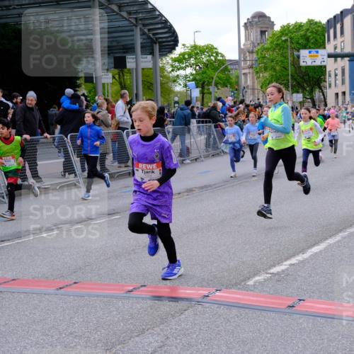 25.04.2026 - Das Zehntel Tim E. http://msf.ph/oto/9568286 25.04.2026 08:52:55 Ziel 1020, 1024, 1028, 1103, 1117, 1133, 1183, 1190, 1328, 1515, 1698, 1712, 1737, 1738, 1771, 1947, 2046, 2057, 2166, 2242, 2434, 2525, 2679, 3042, 3154, 3159, 3203, 3317, 3373, 3395, 3617, 3762, 3822, 4068 meine-sportfotos.de