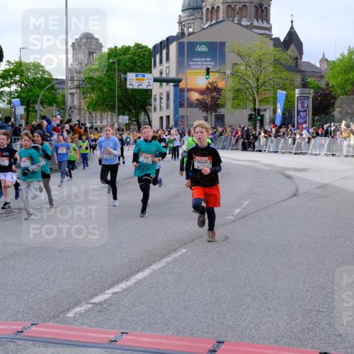 25.04.2026 - Das Zehntel Tim E. http://msf.ph/oto/9568306 25.04.2026 08:53:03 Ziel 1103, 1133, 1174, 1183, 1190, 1210, 1213, 1240, 1328, 1429, 1515, 1771, 1859, 2046, 2057, 2166, 2278, 2282, 2284, 2303, 2452, 2466, 2741, 2787, 3042, 3121, 3168, 3300, 3317, 3395, 3430, 3432, 3644, 3651, 3652, 3653, 3996 meine-sportfotos.de