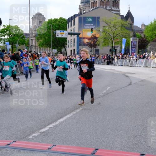 25.04.2026 - Das Zehntel Tim E. http://msf.ph/oto/9568307 25.04.2026 08:53:03 Ziel 1103, 1133, 1174, 1183, 1190, 1210, 1213, 1240, 1328, 1429, 1515, 1771, 1859, 2046, 2057, 2166, 2278, 2282, 2284, 2303, 2452, 2466, 2741, 2787, 3042, 3121, 3168, 3300, 3317, 3395, 3430, 3432, 3644, 3651, 3652, 3653, 3996 meine-sportfotos.de