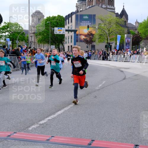 25.04.2026 - Das Zehntel Tim E. http://msf.ph/oto/9568308 25.04.2026 08:53:03 Ziel 1103, 1133, 1174, 1183, 1190, 1210, 1213, 1240, 1328, 1429, 1515, 1771, 1859, 2046, 2057, 2166, 2278, 2282, 2284, 2303, 2452, 2466, 2741, 2787, 3042, 3121, 3168, 3300, 3317, 3395, 3430, 3432, 3644, 3651, 3652, 3653, 3996 meine-sportfotos.de