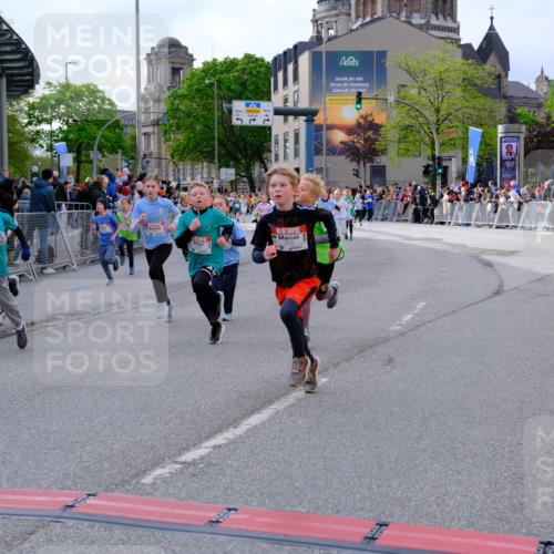 25.04.2026 - Das Zehntel Tim E. http://msf.ph/oto/9568310 25.04.2026 08:53:03 Ziel 1103, 1133, 1174, 1183, 1190, 1210, 1213, 1240, 1328, 1429, 1515, 1771, 1859, 2046, 2057, 2166, 2278, 2282, 2284, 2303, 2452, 2466, 2741, 2787, 3042, 3121, 3168, 3300, 3317, 3395, 3430, 3432, 3644, 3651, 3652, 3653, 3996 meine-sportfotos.de