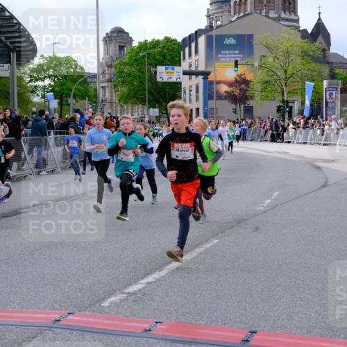 25.04.2026 - Das Zehntel Tim E. http://msf.ph/oto/9568311 25.04.2026 08:53:04 Ziel 1041, 1133, 1174, 1183, 1190, 1210, 1213, 1240, 1328, 1429, 1515, 1771, 1859, 2046, 2057, 2166, 2278, 2282, 2284, 2303, 2452, 2466, 2741, 2787, 3042, 3121, 3168, 3300, 3395, 3430, 3432, 3644, 3651, 3652, 3653, 3996 meine-sportfotos.de