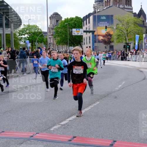25.04.2026 - Das Zehntel Tim E. http://msf.ph/oto/9568312 25.04.2026 08:53:04 Ziel 1041, 1133, 1174, 1183, 1190, 1210, 1213, 1240, 1328, 1429, 1515, 1771, 1859, 2046, 2057, 2166, 2278, 2282, 2284, 2303, 2452, 2466, 2741, 2787, 3042, 3121, 3168, 3300, 3395, 3430, 3432, 3644, 3651, 3652, 3653, 3996 meine-sportfotos.de