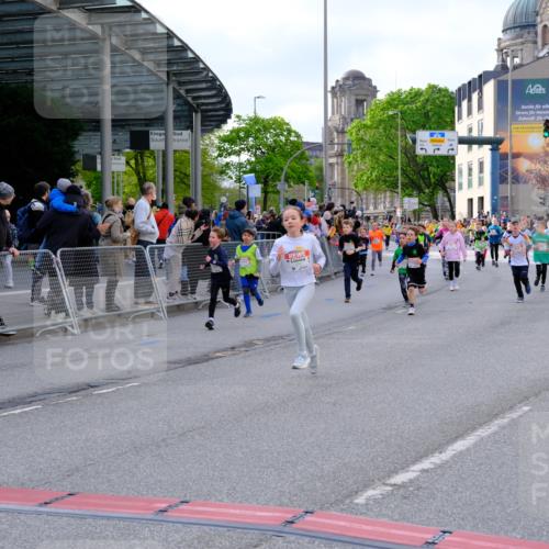 25.04.2026 - Das Zehntel Tim E. http://msf.ph/oto/9568331 25.04.2026 08:53:08 Ziel 1041, 1174, 1210, 1213, 1240, 1247, 1429, 1695, 1708, 1711, 1859, 2278, 2282, 2284, 2303, 2452, 2466, 2741, 2787, 3121, 3168, 3231, 3300, 3416, 3430, 3432, 3644, 3651, 3652, 3653, 3996 meine-sportfotos.de