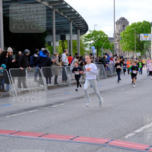 25.04.2026 - Das Zehntel Tim E. http://msf.ph/oto/9568334 25.04.2026 08:53:08 Ziel 1041, 1174, 1210, 1213, 1240, 1247, 1429, 1695, 1708, 1711, 1859, 2278, 2282, 2284, 2303, 2452, 2466, 2741, 2787, 3121, 3168, 3231, 3300, 3416, 3430, 3432, 3644, 3651, 3652, 3653, 3996 meine-sportfotos.de
