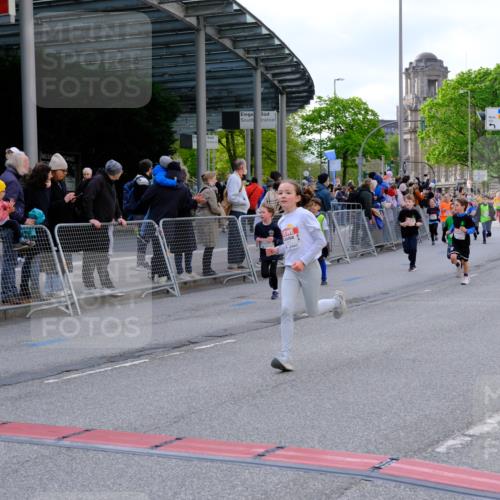 25.04.2026 - Das Zehntel Tim E. http://msf.ph/oto/9568335 25.04.2026 08:53:08 Ziel 1041, 1174, 1210, 1213, 1240, 1247, 1429, 1695, 1708, 1711, 1859, 2278, 2282, 2284, 2303, 2452, 2466, 2741, 2787, 3121, 3168, 3231, 3300, 3416, 3430, 3432, 3644, 3651, 3652, 3653, 3996 meine-sportfotos.de