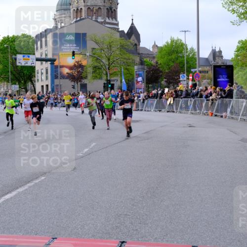 25.04.2026 - Das Zehntel Tim E. http://msf.ph/oto/9568386 25.04.2026 08:53:22 Ziel 1180, 1207, 1248, 1260, 1298, 1315, 1320, 1356, 1516, 1569, 1574, 1817, 1899, 2052, 2079, 2118, 2120, 2221, 2279, 2316, 2322, 2332, 2335, 2442, 2461, 2469, 2496, 2524, 2681, 2727, 2825, 2865, 2868, 2897, 3090, 3253, 3298, 3307, 3308, 3501, 3539, 3618, 3988, 4031 meine-sportfotos.de