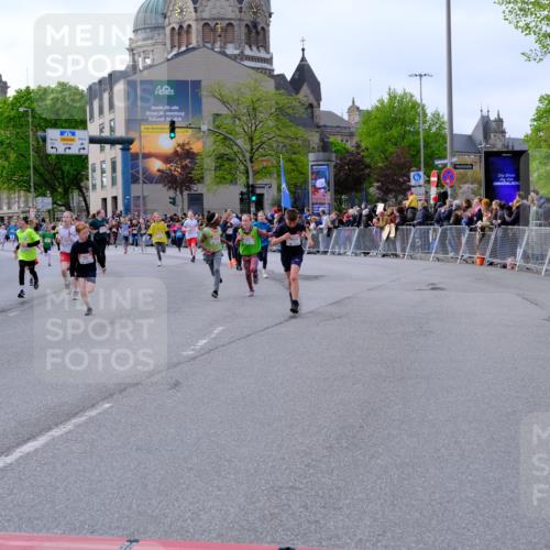 25.04.2026 - Das Zehntel Tim E. http://msf.ph/oto/9568387 25.04.2026 08:53:22 Ziel 1180, 1207, 1248, 1260, 1298, 1315, 1320, 1356, 1516, 1569, 1574, 1817, 1899, 2052, 2079, 2118, 2120, 2221, 2279, 2316, 2322, 2332, 2335, 2442, 2461, 2469, 2496, 2524, 2681, 2727, 2825, 2865, 2868, 2897, 3090, 3253, 3298, 3307, 3308, 3501, 3539, 3618, 3988, 4031 meine-sportfotos.de