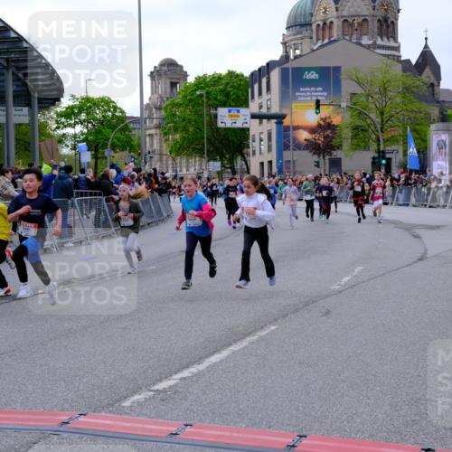 25.04.2026 - Das Zehntel Tim E. http://msf.ph/oto/9568441 25.04.2026 08:53:34 Ziel 1049, 1053, 1248, 1260, 1700, 1728, 1881, 2051, 2055, 2064, 2067, 2156, 2277, 2316, 2768, 2824, 3243, 3562, 3988 meine-sportfotos.de