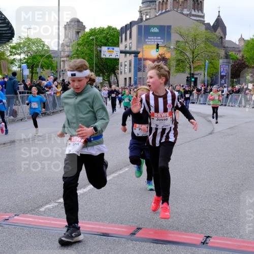 25.04.2026 - Das Zehntel Tim E. http://msf.ph/oto/9568460 25.04.2026 08:53:42 Ziel 1049, 1323, 1766, 1768, 1773, 1881, 2004, 2011, 2017, 2019, 2025, 2156, 2404, 2411, 2768, 2912, 3183, 3312, 3562, 3578, 3677, 3834, 3836, 3845, 3852 meine-sportfotos.de