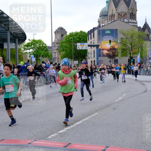 25.04.2026 - Das Zehntel Tim E. http://msf.ph/oto/9568470 25.04.2026 08:53:47 Ziel 1323, 1693, 1707, 1766, 1768, 1773, 2004, 2011, 2016, 2017, 2019, 2025, 2031, 2404, 2411, 2481, 2912, 2954, 3183, 3312, 3413, 3426, 3433, 3578, 3629, 3632, 3634, 3677, 3834, 3836, 3845, 3852 meine-sportfotos.de