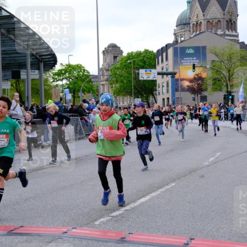 25.04.2026 - Das Zehntel Tim E. http://msf.ph/oto/9568472 25.04.2026 08:53:47 Ziel 1323, 1693, 1707, 1766, 1768, 1773, 2004, 2011, 2016, 2017, 2019, 2025, 2031, 2404, 2411, 2481, 2912, 2954, 3183, 3312, 3413, 3426, 3433, 3578, 3629, 3632, 3634, 3677, 3834, 3836, 3845, 3852 meine-sportfotos.de
