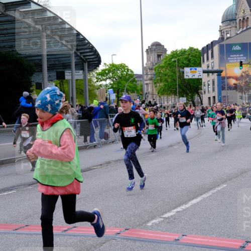 25.04.2026 - Das Zehntel Tim E. http://msf.ph/oto/9568474 25.04.2026 08:53:48 Ziel 1323, 1693, 1707, 1766, 1768, 1773, 2004, 2011, 2016, 2017, 2019, 2025, 2031, 2404, 2411, 2481, 2912, 2954, 3015, 3183, 3312, 3413, 3426, 3433, 3578, 3629, 3632, 3634, 3834, 3845, 3852 meine-sportfotos.de