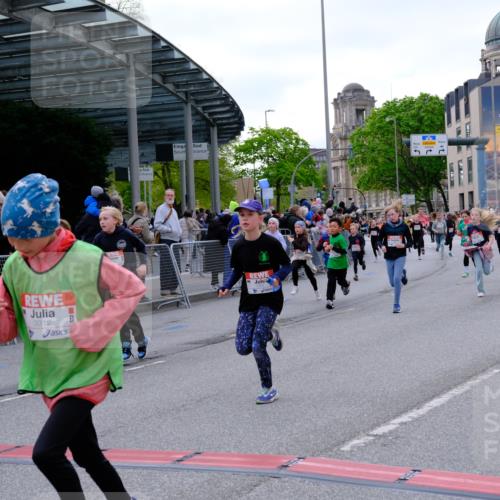 25.04.2026 - Das Zehntel Tim E. http://msf.ph/oto/9568476 25.04.2026 08:53:48 Ziel 1323, 1693, 1707, 1766, 1768, 1773, 2004, 2011, 2016, 2017, 2019, 2025, 2031, 2404, 2411, 2481, 2912, 2954, 3015, 3183, 3312, 3413, 3426, 3433, 3578, 3629, 3632, 3634, 3834, 3845, 3852 meine-sportfotos.de