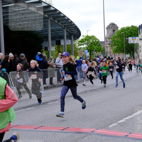 25.04.2026 - Das Zehntel Tim E. http://msf.ph/oto/9568478 25.04.2026 08:53:48 Ziel 1323, 1693, 1707, 1766, 1768, 1773, 2004, 2011, 2016, 2017, 2019, 2025, 2031, 2404, 2411, 2481, 2912, 2954, 3015, 3183, 3312, 3413, 3426, 3433, 3578, 3629, 3632, 3634, 3834, 3845, 3852 meine-sportfotos.de