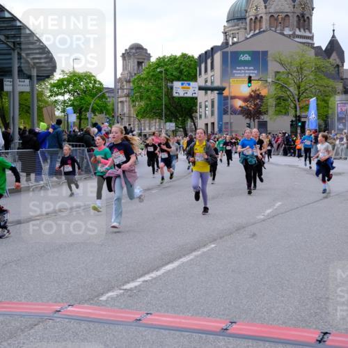 25.04.2026 - Das Zehntel Tim E. http://msf.ph/oto/9568481 25.04.2026 08:53:50 Ziel 1323, 1693, 1707, 1766, 1768, 1773, 1783, 1784, 1790, 1796, 2016, 2031, 2208, 2404, 2411, 2481, 2912, 2954, 3015, 3119, 3183, 3192, 3312, 3413, 3426, 3433, 3629, 3632, 3634, 3667, 3669, 3676 meine-sportfotos.de