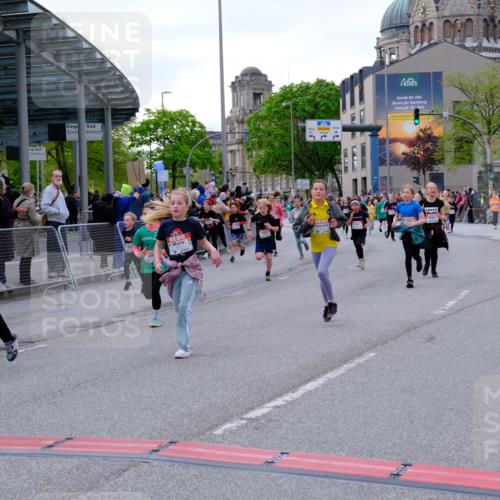 25.04.2026 - Das Zehntel Tim E. http://msf.ph/oto/9568485 25.04.2026 08:53:50 Ziel 1323, 1693, 1707, 1766, 1768, 1773, 1783, 1784, 1790, 1796, 2016, 2031, 2208, 2404, 2411, 2481, 2912, 2954, 3015, 3119, 3183, 3192, 3312, 3413, 3426, 3433, 3629, 3632, 3634, 3667, 3669, 3676 meine-sportfotos.de
