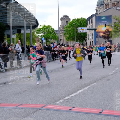 25.04.2026 - Das Zehntel Tim E. http://msf.ph/oto/9568487 25.04.2026 08:53:50 Ziel 1323, 1693, 1707, 1766, 1768, 1773, 1783, 1784, 1790, 1796, 2016, 2031, 2208, 2404, 2411, 2481, 2912, 2954, 3015, 3119, 3183, 3192, 3312, 3413, 3426, 3433, 3629, 3632, 3634, 3667, 3669, 3676 meine-sportfotos.de