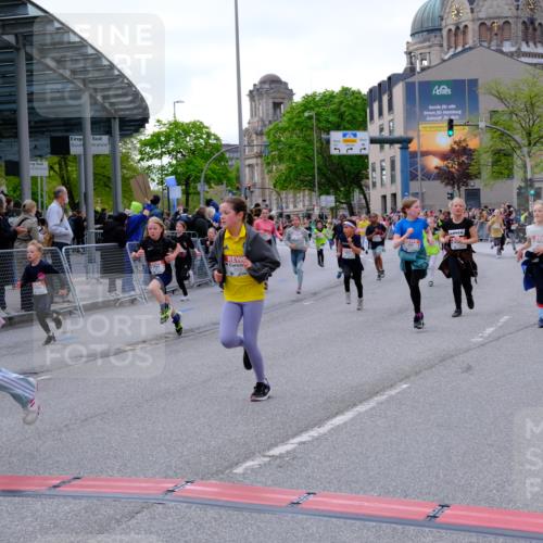 25.04.2026 - Das Zehntel Tim E. http://msf.ph/oto/9568489 25.04.2026 08:53:51 Ziel 1323, 1693, 1707, 1766, 1768, 1773, 1783, 1784, 1790, 1796, 2016, 2031, 2208, 2404, 2411, 2481, 2944, 2954, 3015, 3119, 3192, 3312, 3392, 3413, 3426, 3433, 3629, 3632, 3634, 3667, 3669, 3676 meine-sportfotos.de