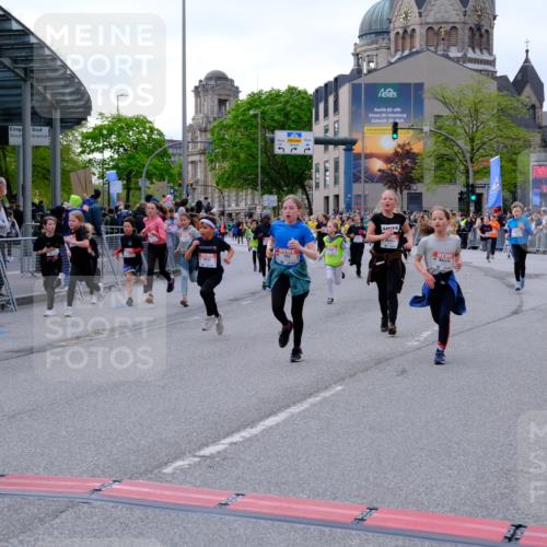 25.04.2026 - Das Zehntel Tim E. http://msf.ph/oto/9568493 25.04.2026 08:53:52 Ziel 1323, 1693, 1707, 1783, 1784, 1790, 1796, 2016, 2031, 2208, 2404, 2411, 2481, 2944, 2954, 3015, 3039, 3046, 3109, 3119, 3192, 3312, 3392, 3413, 3426, 3433, 3629, 3632, 3634, 3667, 3669, 3676 meine-sportfotos.de