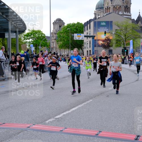 25.04.2026 - Das Zehntel Tim E. http://msf.ph/oto/9568494 25.04.2026 08:53:52 Ziel 1323, 1693, 1707, 1783, 1784, 1790, 1796, 2016, 2031, 2208, 2404, 2411, 2481, 2944, 2954, 3015, 3039, 3046, 3109, 3119, 3192, 3312, 3392, 3413, 3426, 3433, 3629, 3632, 3634, 3667, 3669, 3676 meine-sportfotos.de