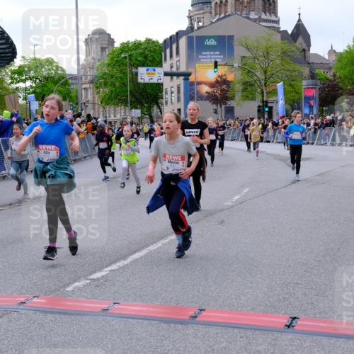 25.04.2026 - Das Zehntel Tim E. http://msf.ph/oto/9568499 25.04.2026 08:53:53 Ziel 1693, 1707, 1783, 1784, 1790, 1796, 1842, 2016, 2031, 2208, 2404, 2411, 2481, 2944, 2954, 3015, 3039, 3046, 3082, 3109, 3119, 3192, 3312, 3392, 3413, 3426, 3433, 3629, 3632, 3634, 3667, 3669, 3676, 3719 meine-sportfotos.de