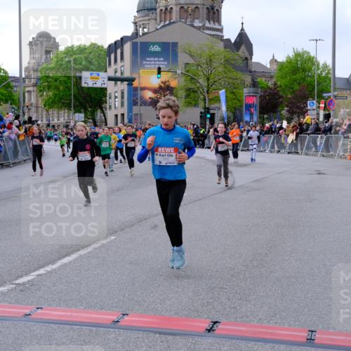 25.04.2026 - Das Zehntel Tim E. http://msf.ph/oto/9568518 25.04.2026 08:53:56 Ziel 1048, 1693, 1783, 1784, 1790, 1796, 1830, 1841, 1842, 2016, 2031, 2208, 2422, 2481, 2944, 2954, 3015, 3039, 3046, 3077, 3082, 3083, 3109, 3119, 3142, 3172, 3192, 3392, 3413, 3426, 3433, 3629, 3632, 3634, 3667, 3669, 3676, 3719, 3840 meine-sportfotos.de