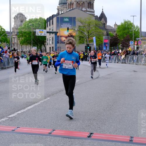 25.04.2026 - Das Zehntel Tim E. http://msf.ph/oto/9568519 25.04.2026 08:53:56 Ziel 1048, 1693, 1783, 1784, 1790, 1796, 1830, 1841, 1842, 2016, 2031, 2208, 2422, 2481, 2944, 2954, 3015, 3039, 3046, 3077, 3082, 3083, 3109, 3119, 3142, 3172, 3192, 3392, 3413, 3426, 3433, 3629, 3632, 3634, 3667, 3669, 3676, 3719, 3840 meine-sportfotos.de