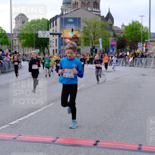 25.04.2026 - Das Zehntel Tim E. http://msf.ph/oto/9568520 25.04.2026 08:53:56 Ziel 1048, 1693, 1783, 1784, 1790, 1796, 1830, 1841, 1842, 2016, 2031, 2208, 2422, 2481, 2944, 2954, 3015, 3039, 3046, 3077, 3082, 3083, 3109, 3119, 3142, 3172, 3192, 3392, 3413, 3426, 3433, 3629, 3632, 3634, 3667, 3669, 3676, 3719, 3840 meine-sportfotos.de