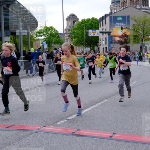 25.04.2026 - Das Zehntel Tim E. http://msf.ph/oto/9568527 25.04.2026 08:53:58 Ziel 1048, 1693, 1783, 1784, 1790, 1796, 1830, 1841, 1842, 2208, 2422, 2481, 2801, 2944, 2954, 3015, 3039, 3046, 3077, 3082, 3083, 3109, 3119, 3142, 3172, 3192, 3392, 3537, 3589, 3629, 3634, 3667, 3669, 3676, 3719, 3840, 3842 meine-sportfotos.de