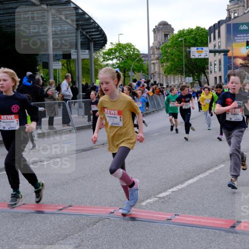 25.04.2026 - Das Zehntel Tim E. http://msf.ph/oto/9568530 25.04.2026 08:53:58 Ziel 1048, 1693, 1783, 1784, 1790, 1796, 1830, 1841, 1842, 2208, 2422, 2481, 2801, 2944, 2954, 3015, 3039, 3046, 3077, 3082, 3083, 3109, 3119, 3142, 3172, 3192, 3392, 3537, 3589, 3629, 3634, 3667, 3669, 3676, 3719, 3840, 3842 meine-sportfotos.de