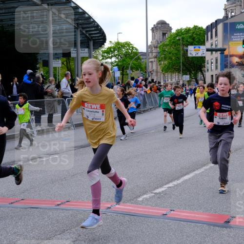 25.04.2026 - Das Zehntel Tim E. http://msf.ph/oto/9568531 25.04.2026 08:53:58 Ziel 1048, 1693, 1783, 1784, 1790, 1796, 1830, 1841, 1842, 2208, 2422, 2481, 2801, 2944, 2954, 3015, 3039, 3046, 3077, 3082, 3083, 3109, 3119, 3142, 3172, 3192, 3392, 3537, 3589, 3629, 3634, 3667, 3669, 3676, 3719, 3840, 3842 meine-sportfotos.de