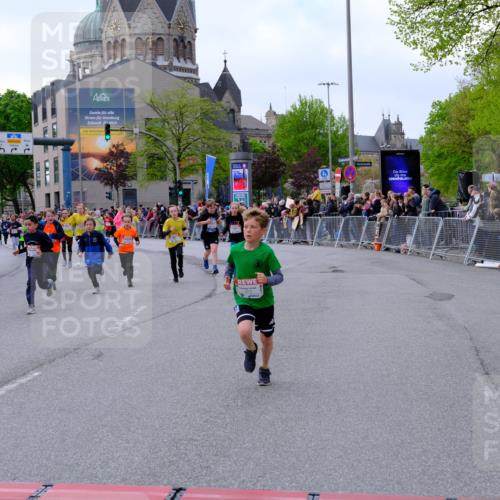 25.04.2026 - Das Zehntel Tim E. http://msf.ph/oto/9568597 25.04.2026 08:54:13 Ziel 1104, 1254, 1261, 1263, 1301, 1407, 1431, 1436, 1438, 1653, 1676, 1697, 1772, 1787, 1872, 1985, 1997, 2045, 2408, 2506, 2519, 2520, 2521, 2814, 2978, 3088, 3209, 3217, 3502, 3505, 3592, 3594, 3595, 3614, 3630, 3959, 3973, 3984, 3990, 4001, 4003 meine-sportfotos.de