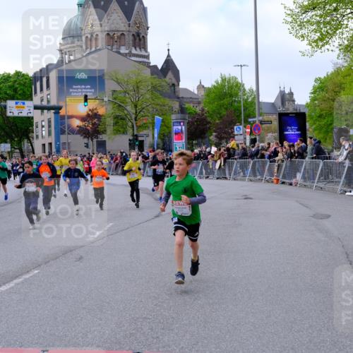25.04.2026 - Das Zehntel Tim E. http://msf.ph/oto/9568598 25.04.2026 08:54:13 Ziel 1104, 1254, 1261, 1263, 1301, 1407, 1431, 1436, 1438, 1653, 1676, 1697, 1772, 1787, 1872, 1985, 1997, 2045, 2408, 2506, 2519, 2520, 2521, 2814, 2978, 3088, 3209, 3217, 3502, 3505, 3592, 3594, 3595, 3614, 3630, 3959, 3973, 3984, 3990, 4001, 4003 meine-sportfotos.de