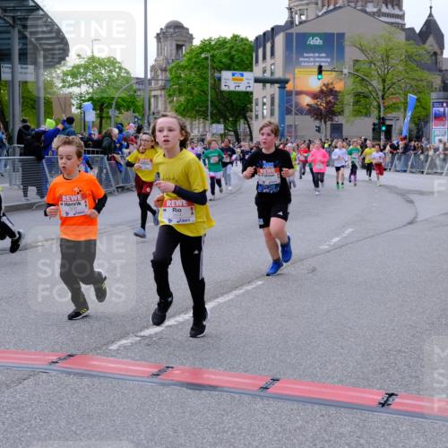 25.04.2026 - Das Zehntel Tim E. http://msf.ph/oto/9568608 25.04.2026 08:54:17 Ziel 1104, 1254, 1261, 1263, 1301, 1431, 1436, 1539, 1676, 1697, 1760, 1872, 1997, 2045, 2408, 2475, 2506, 2519, 2520, 2776, 2791, 2814, 2977, 2978, 3131, 3502, 3505, 3592, 3594, 3595, 3614, 3630, 3959, 3973, 3984, 4001 meine-sportfotos.de