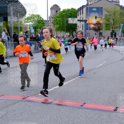 25.04.2026 - Das Zehntel Tim E. http://msf.ph/oto/9568609 25.04.2026 08:54:17 Ziel 1104, 1254, 1261, 1263, 1301, 1431, 1436, 1539, 1676, 1697, 1760, 1872, 1997, 2045, 2408, 2475, 2506, 2519, 2520, 2776, 2791, 2814, 2977, 2978, 3131, 3502, 3505, 3592, 3594, 3595, 3614, 3630, 3959, 3973, 3984, 4001 meine-sportfotos.de