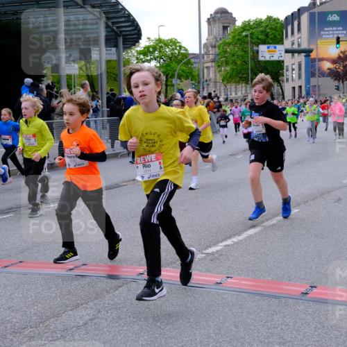 25.04.2026 - Das Zehntel Tim E. http://msf.ph/oto/9568612 25.04.2026 08:54:17 Ziel 1104, 1254, 1261, 1263, 1301, 1431, 1436, 1539, 1676, 1697, 1760, 1872, 1997, 2045, 2408, 2475, 2506, 2519, 2520, 2776, 2791, 2814, 2977, 2978, 3131, 3502, 3505, 3592, 3594, 3595, 3614, 3630, 3959, 3973, 3984, 4001 meine-sportfotos.de