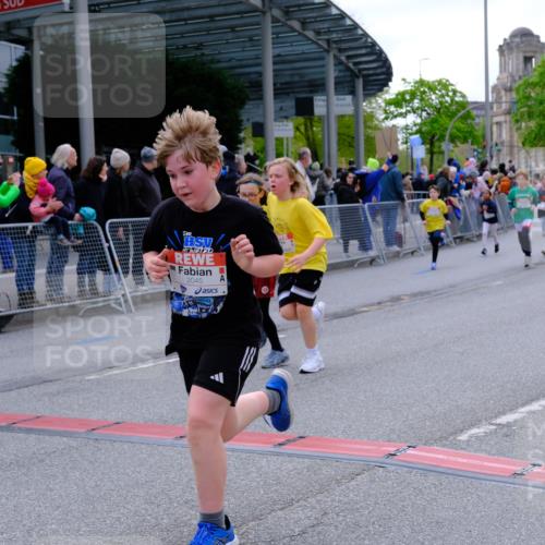 25.04.2026 - Das Zehntel Tim E. http://msf.ph/oto/9568614 25.04.2026 08:54:18 Ziel 1104, 1254, 1261, 1263, 1301, 1431, 1436, 1539, 1676, 1697, 1760, 1868, 1874, 1997, 2045, 2408, 2475, 2505, 2506, 2519, 2520, 2776, 2791, 2814, 2977, 2978, 3131, 3267, 3502, 3505, 3532, 3592, 3593, 3594, 3595, 3614, 3630, 3959, 3973, 3984 meine-sportfotos.de