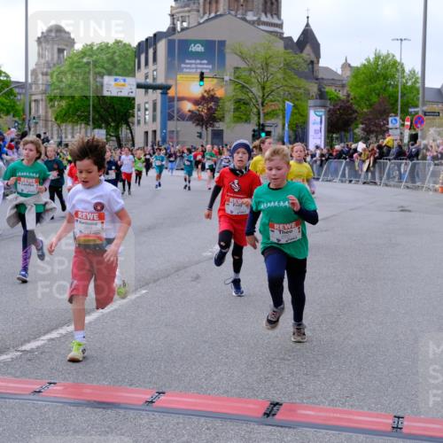 25.04.2026 - Das Zehntel Tim E. http://msf.ph/oto/9568629 25.04.2026 08:54:23 Ziel 1104, 1431, 1506, 1539, 1760, 1868, 1874, 2045, 2049, 2072, 2475, 2505, 2506, 2510, 2520, 2568, 2591, 2641, 2738, 2764, 2776, 2791, 2814, 2859, 2977, 2978, 3074, 3102, 3131, 3267, 3532, 3592, 3593, 3594, 3595, 3759, 3853, 3959, 3973, 3984 meine-sportfotos.de