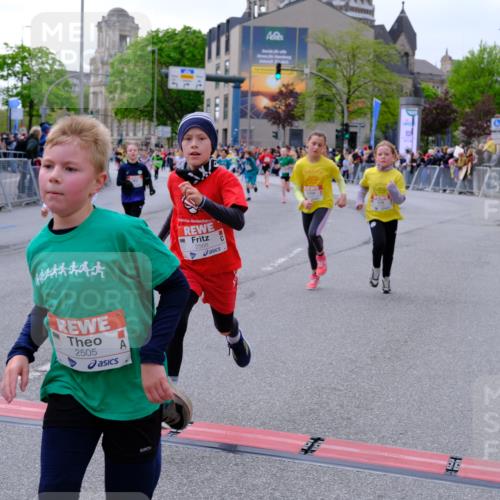 25.04.2026 - Das Zehntel Tim E. http://msf.ph/oto/9568632 25.04.2026 08:54:24 Ziel 1374, 1506, 1539, 1760, 1868, 1874, 2045, 2049, 2072, 2264, 2298, 2475, 2505, 2506, 2510, 2520, 2568, 2591, 2641, 2738, 2764, 2776, 2791, 2814, 2859, 2977, 2978, 3074, 3102, 3131, 3267, 3532, 3592, 3593, 3759, 3853, 3959, 3984 meine-sportfotos.de